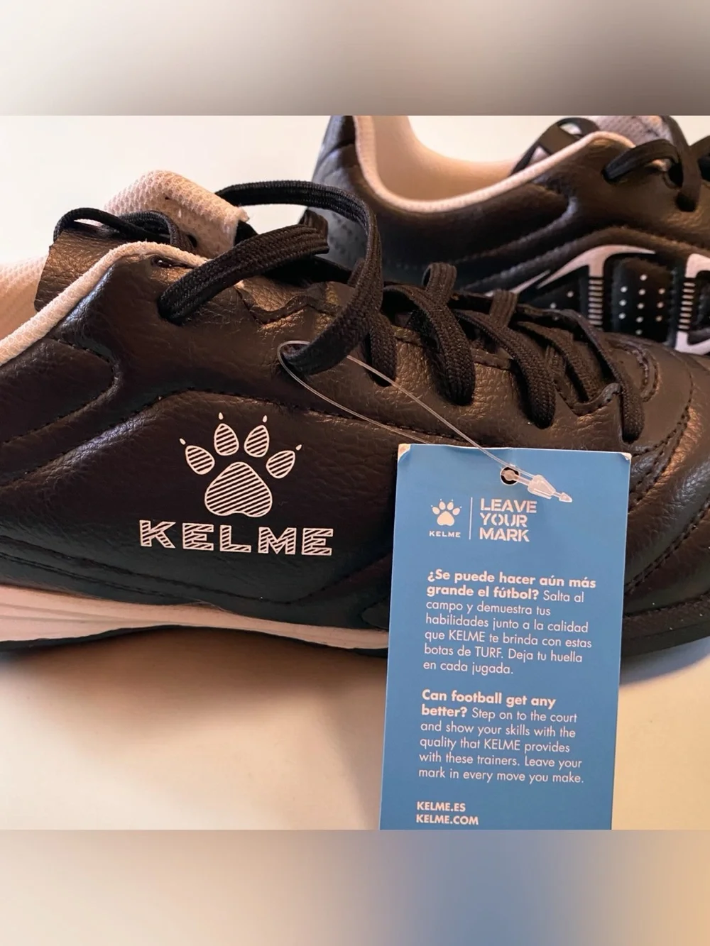 Kelme NWT Men’s Black Athletic Turf Soccer Shoes with White Accents Size 9.5